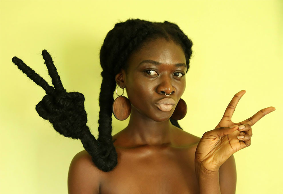 Художница из Кот-д’Ивуар делает скульптуры из собственных волос