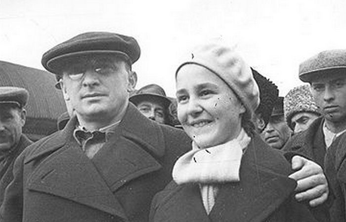 Бронислава Соломоновна Металликова-Поскрёбышева с мужем.