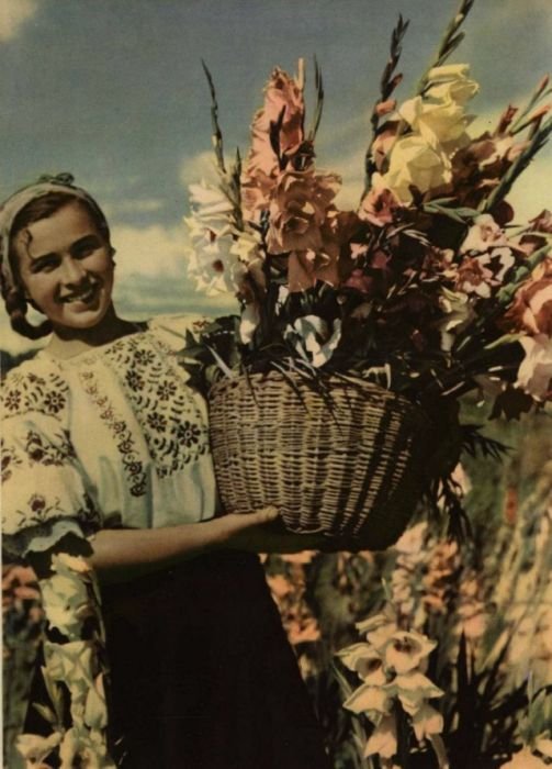 Советские девушки на страницах старых журналов