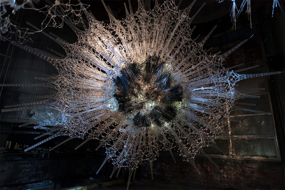 Художник Филип Бисли объединяет химию, искусственный интеллект и интерактивное искусство в «живую» архитектуру