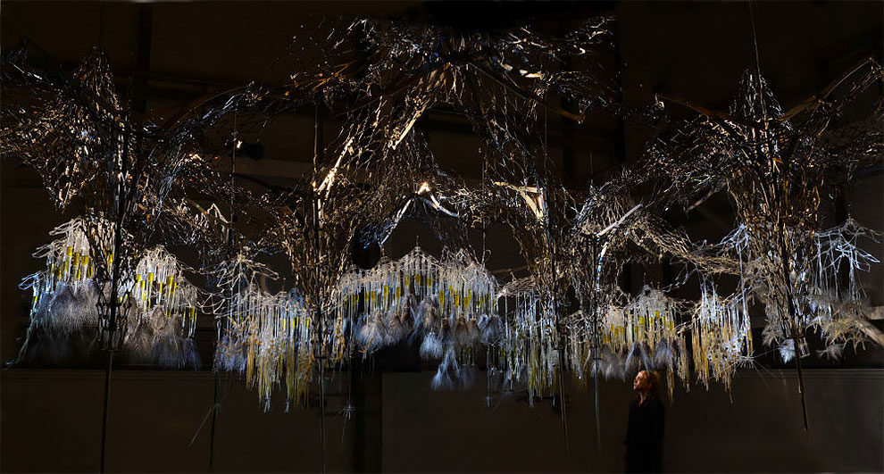 Художник Филип Бисли объединяет химию, искусственный интеллект и интерактивное искусство в «живую» архитектуру