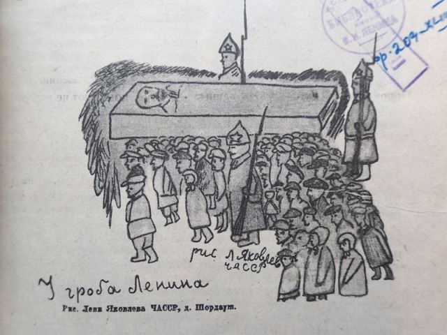 У гроба Ленина. 1930.
