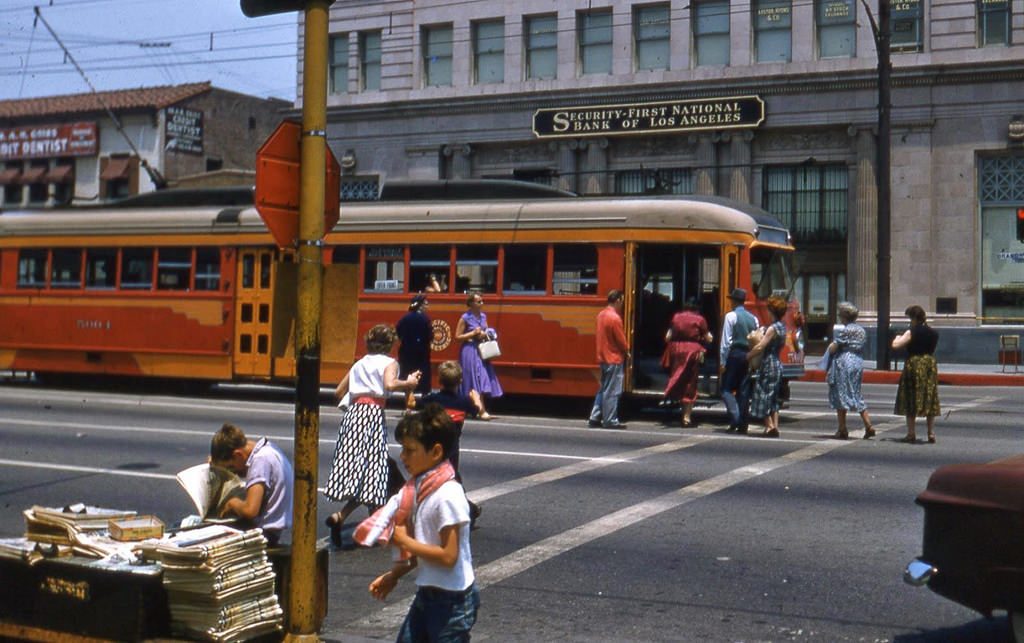 Трамвайная остановка в Лос-Анджелесе, 1955