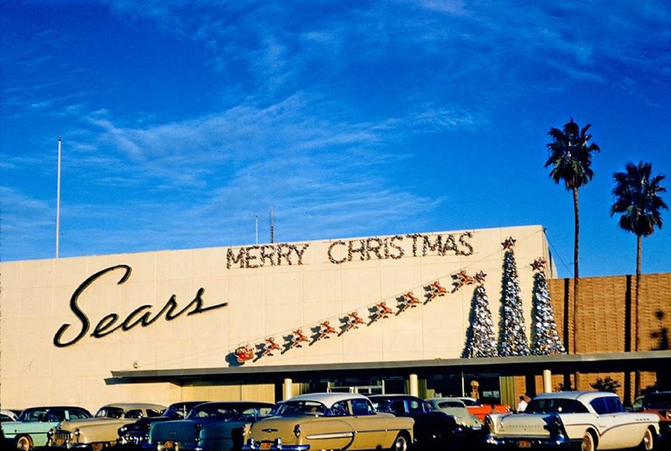 Универмаг Sears с рождественскими украшениями, 1957