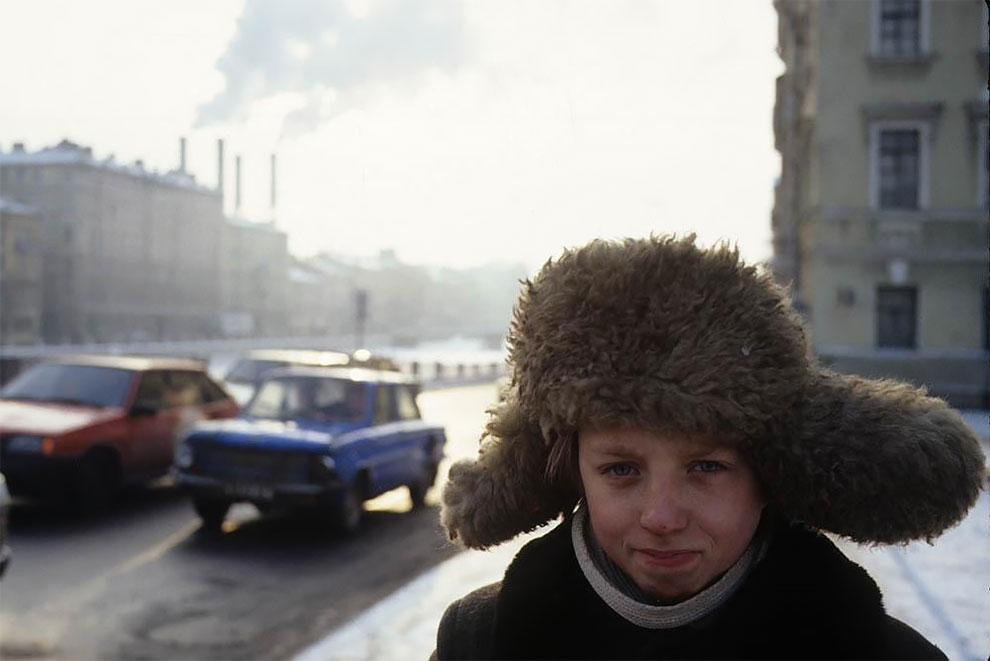 Санкт-Петербург. Мальчик на улице. 1994