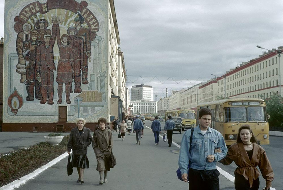 Норильск. Одна из улиц города. 1993 год