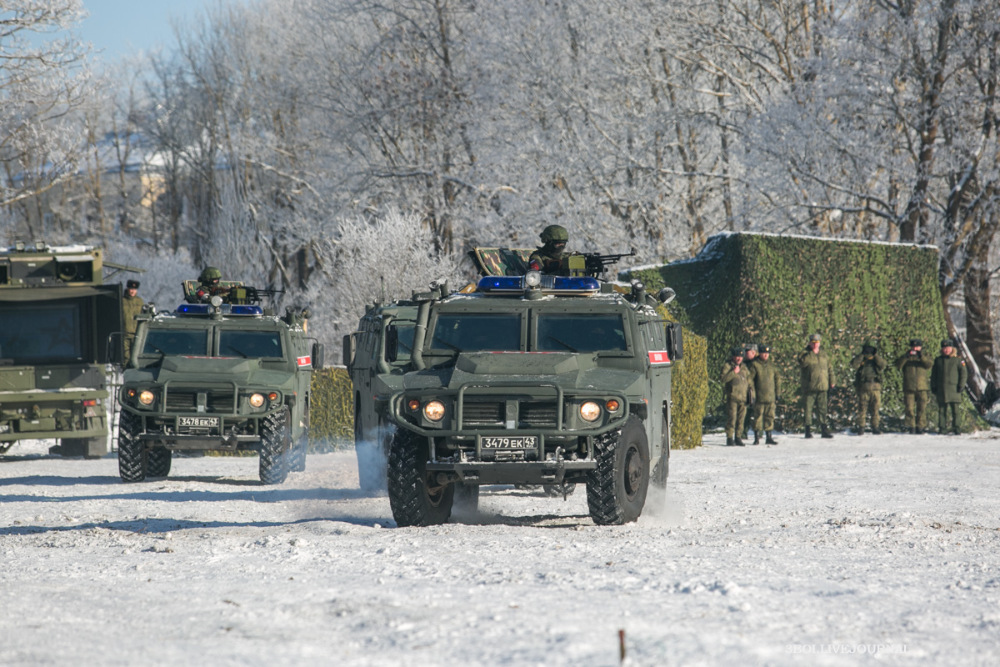 Россия стянула тяжелое вооружение к границе НАТО