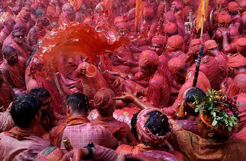 Латмар Холи - праздник весны в Индии