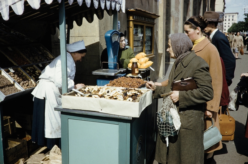 Уличная торговля в советской Москве в 1950-е годы
