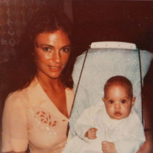 Анджелина джоли в детстве в юности фото