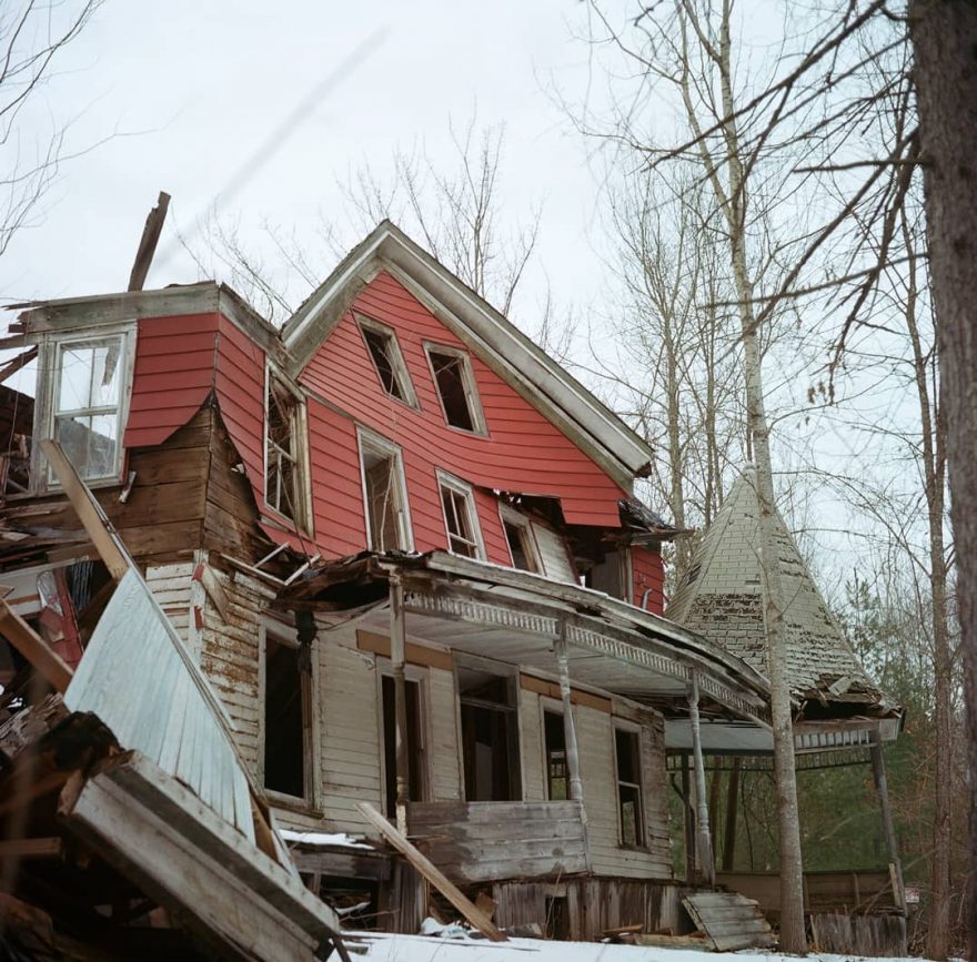 Заброшенные дома на снимках Брайана Сансиверо