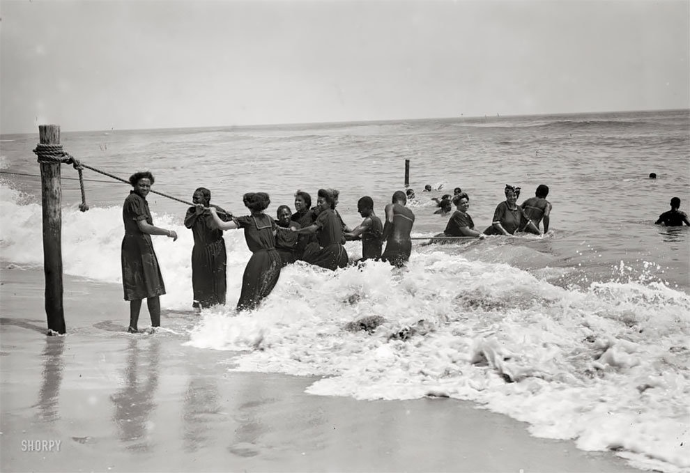 Потрясающие фотографии людей викторианской эпохи на пляжах