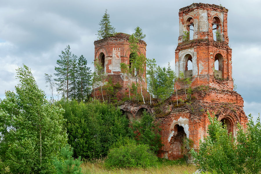 Разрушенный Казанский храм села Новинки Серпуховского района
