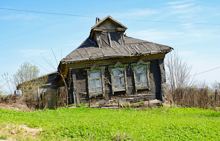 Старый разрушенный дом в Подмосковье