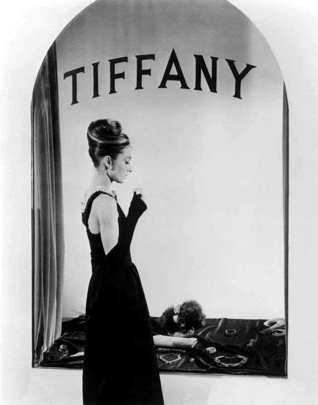 Гламурные фотографии Одри Хепберн в романтической комедии «Завтрак у Тиффани»
