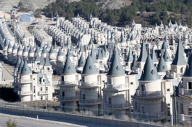 Добро пожаловать в роскошный город пустых замков Burj Al Babas