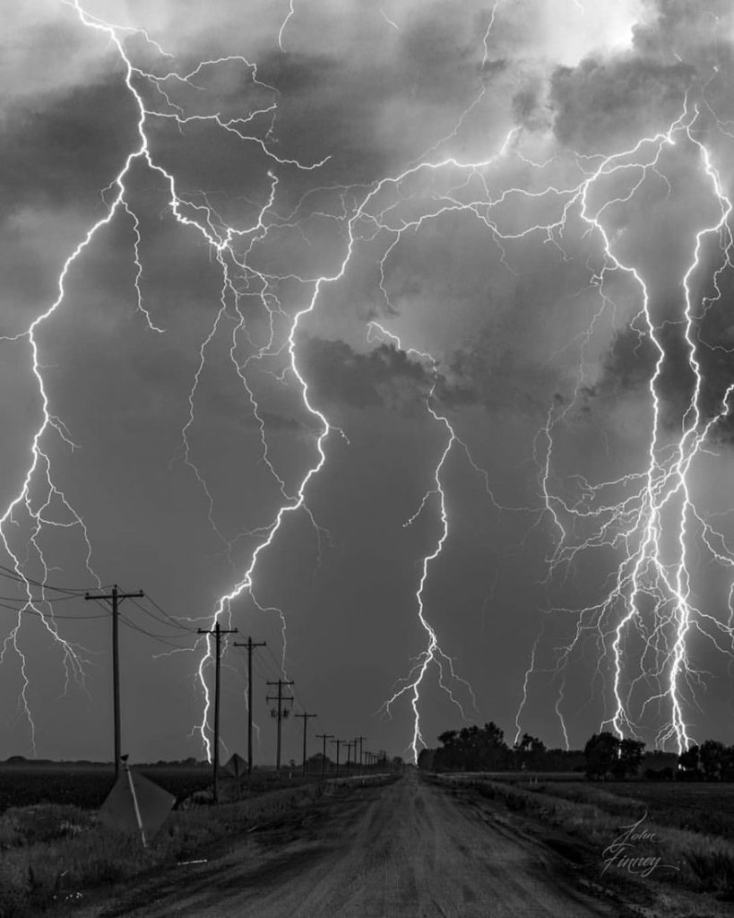 Потрясающие фотографии штормов Джона Финни