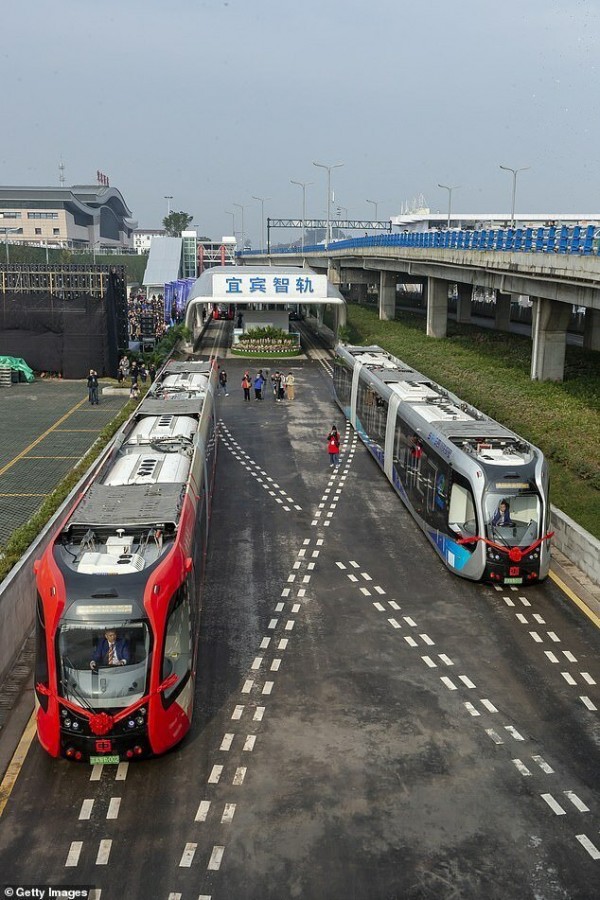 Как выглядит китайская безрельсовая железная дорога
