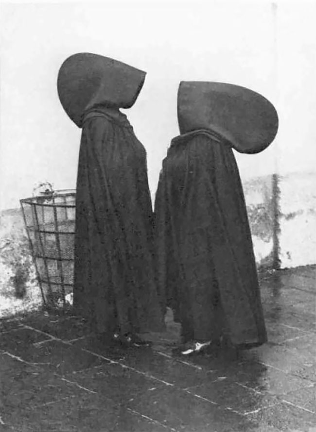 Старинные снимки португальских женщин в капюшонах с Азорских  островов