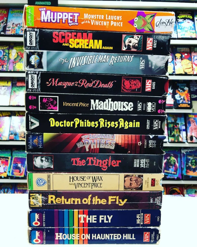 Коллекция VHS кассет, возвращение в 90-е