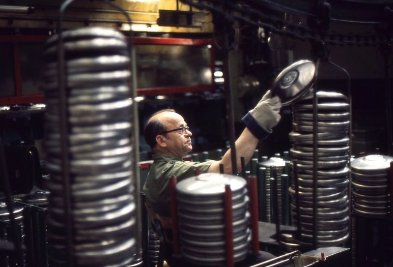 Цветные фотографии на заводе Volkswagen в Вольфсбурге в 1970 году