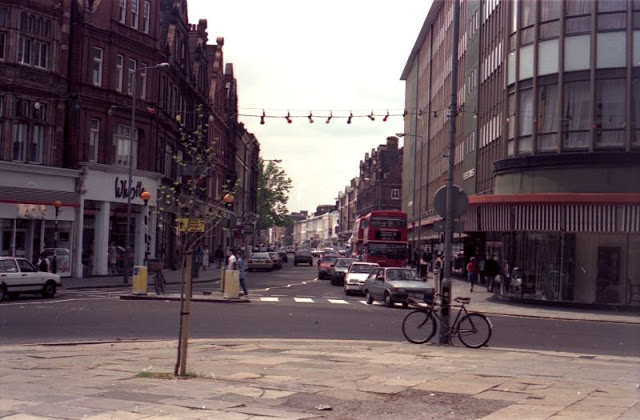 40 увлекательных фотографий, запечатлевших уличные пейзажи Лондона конца 1980-х годов