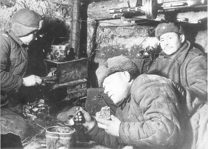 Как солдаты Красной армии выживали в -40 °C, ночуя на снегу?
