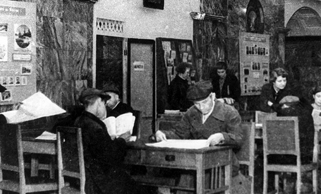 Как люди жили и работали в московском метро, когда город ждал немцев