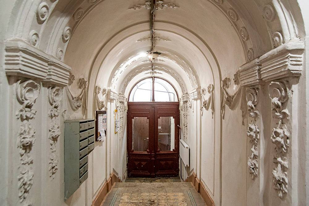 Купидоны, камины и витражи: внутри красивых домов Санкт-Петербурга