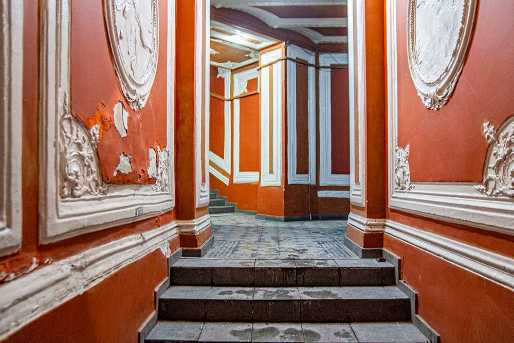 Купидоны, камины и витражи: внутри красивых домов Санкт-Петербурга
