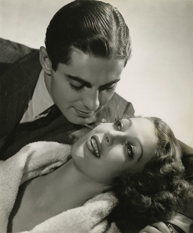 Портретные фотографии Лоретты Янг из "Love Is News" (1937)