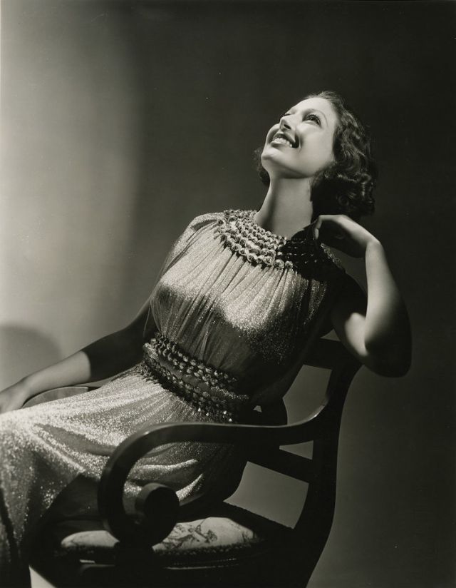 Портретные фотографии Лоретты Янг из "Love Is News" (1937)