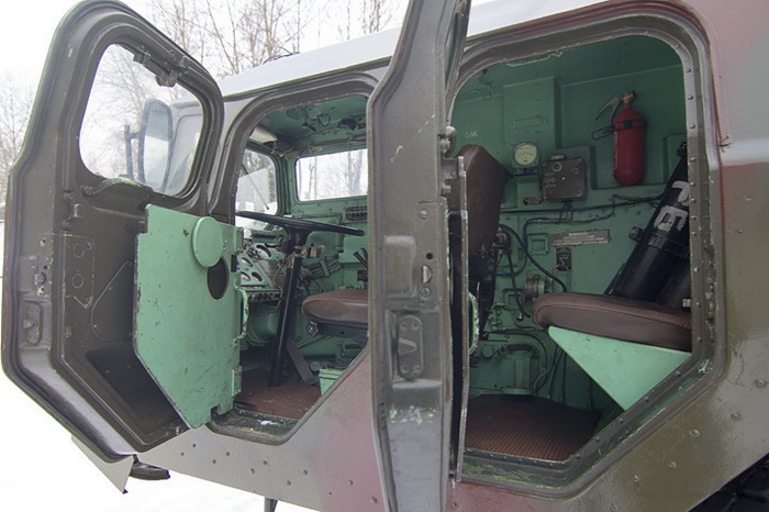 Внутри секретного автомобиля связи РВСН на базе МАЗ-543
