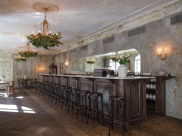 Новый ресторан в Санкт-Петербурге выглядит как полуразрушенный особняк