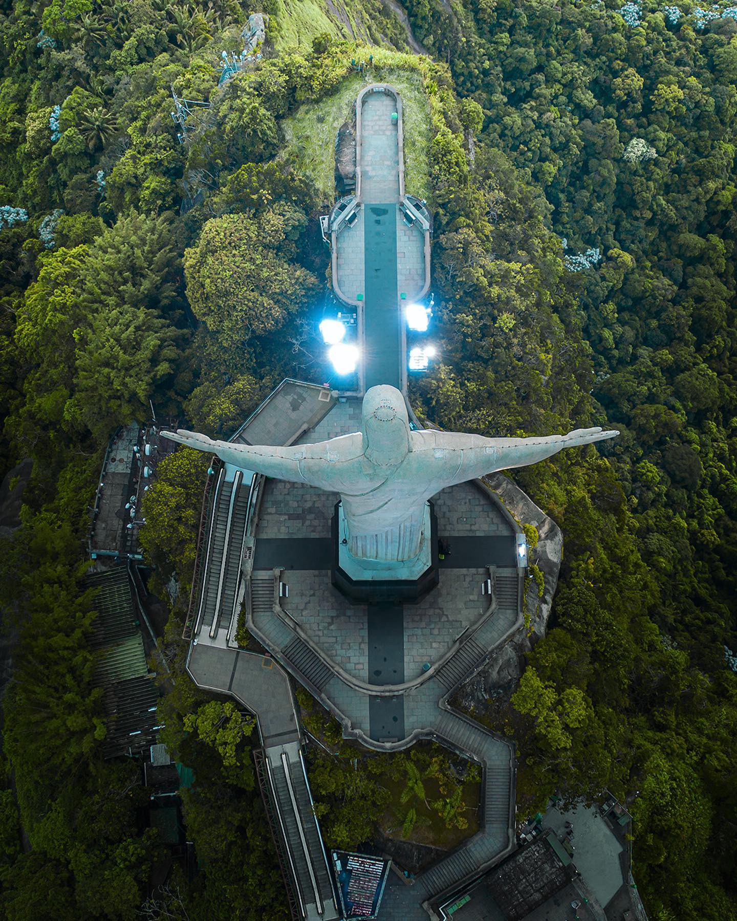 Фотограф Димитар Караниколов  делает захватывающие снимки с дрона по всему миру