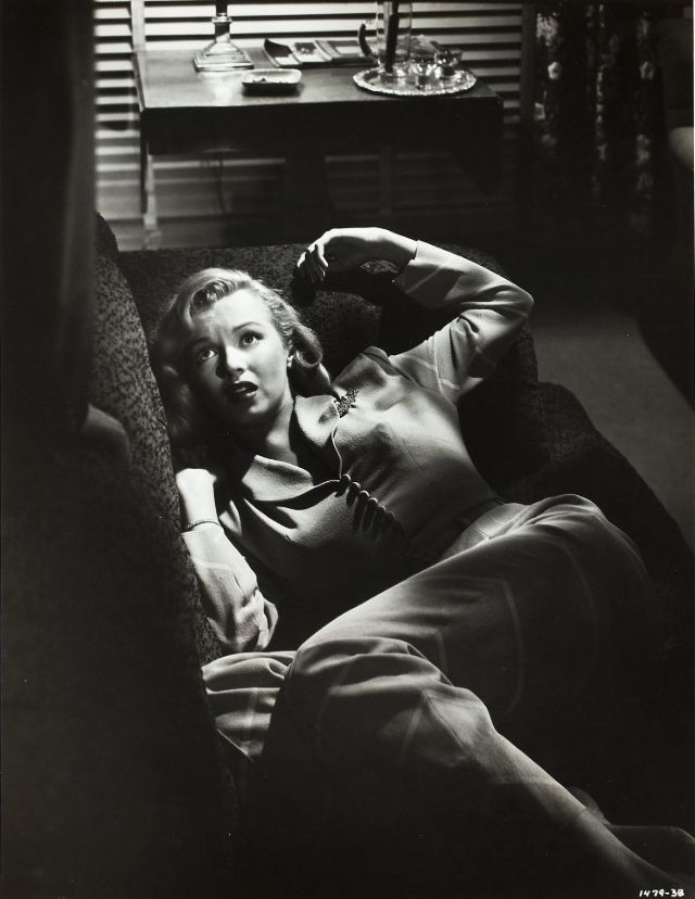 Фотографии Мэрилин Монро во время съемок фильма «Асфальтовые джунгли» (1950)