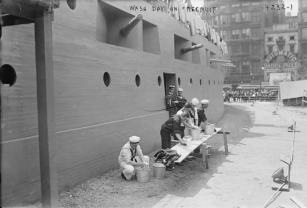 Исторические фотографии USS Recruit, линкора-дредноута, построенного на Юнион-сквер в 1917-1920 гг.