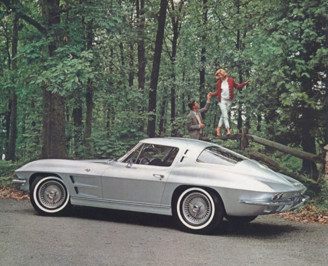 Автомобиль Chevrolet Corvette Sting Ray 1963 года выпуска