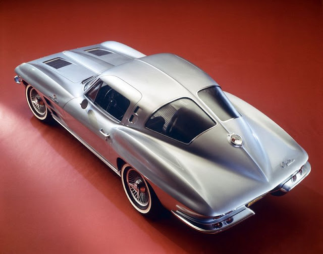 Автомобиль Chevrolet Corvette Sting Ray 1963 года выпуска
