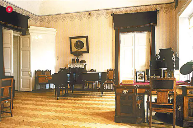 Кремлёвская квартира, как жил и работал вождь революции и последние дни Ленина
