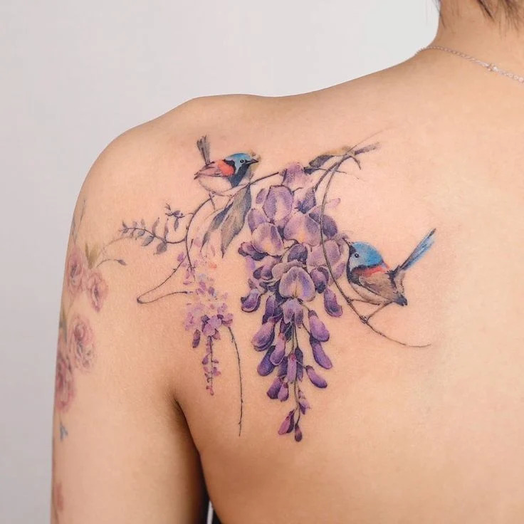 Южнокорейская художница-татуировщик специализируется на великолепных татуировках, вдохновленных акварелью