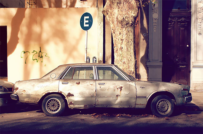 Старый Палермо: фотограф запечатлел брошенные винтажные автомобили в Италии