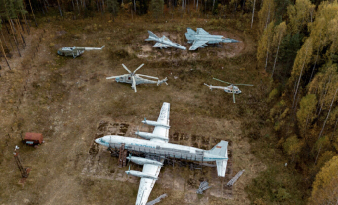 Заброшенная авиабаза в лесу времен СССР