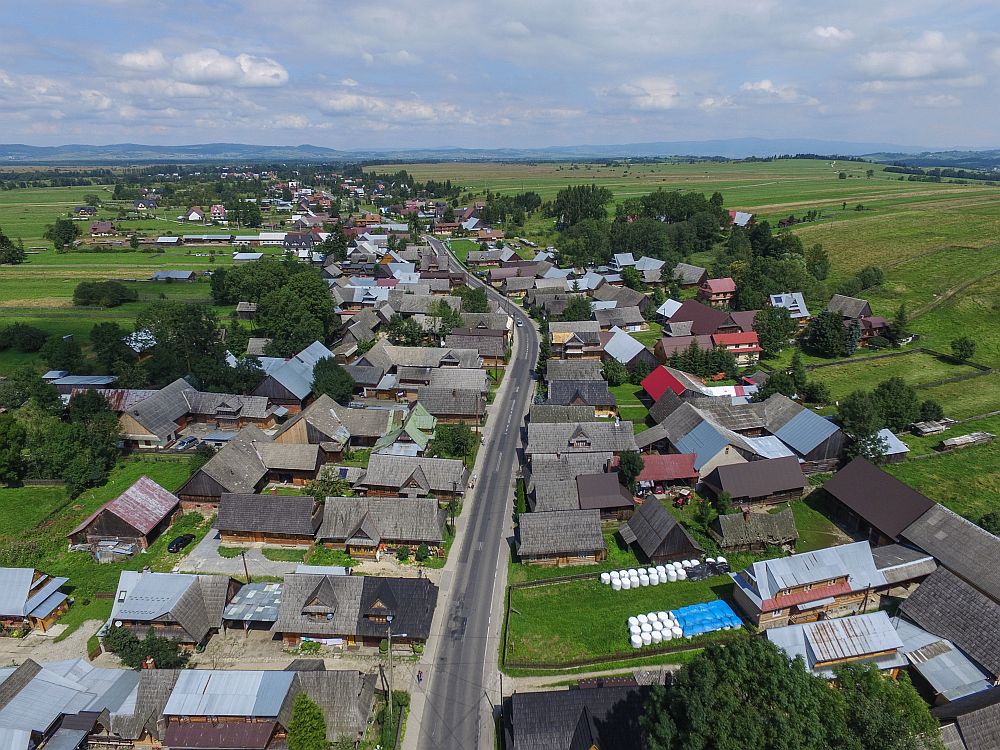 Живописная польская деревня, где все 6.000 жителей живут на одной улице