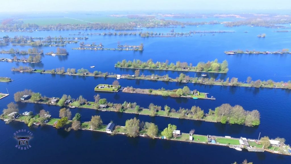 Винкевенсе Плассен – изрезанное озеро в Нидерландах