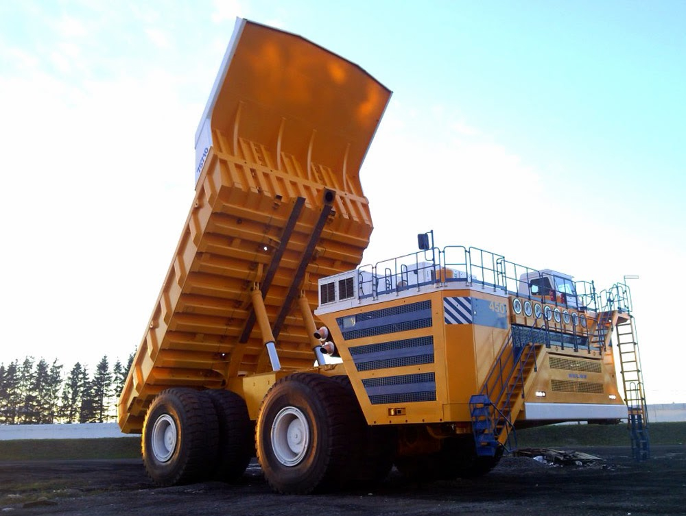 Самый большой грузовик в мире может перевозить груз весом более 500 тонн