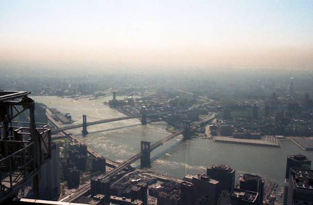 Вид на Нью-Йорк из башен-близнецов, 1990 год.