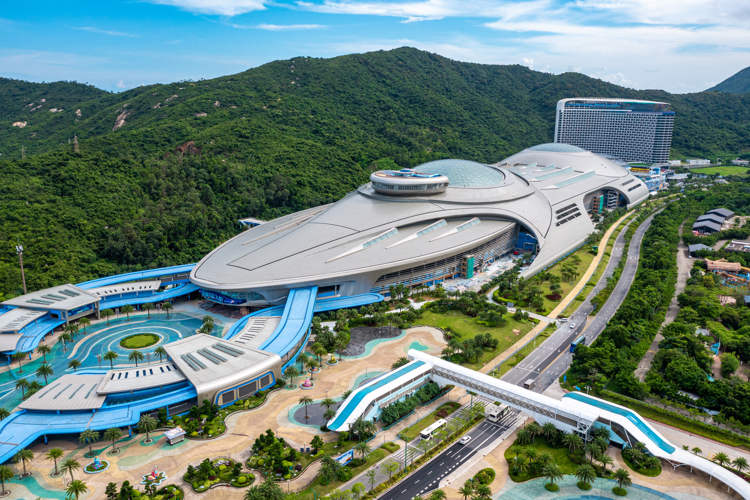 Самый большой в мире крытый морской научный парк выглядит как инопланетный корабль