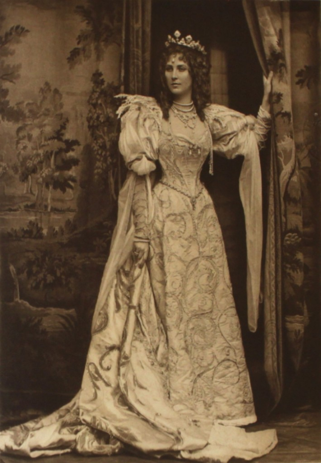 Герцогиня Портлендская в образе герцогини Савойской.