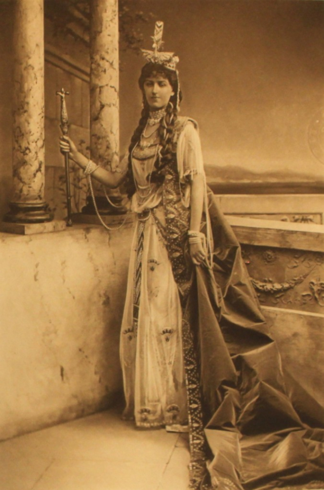 Леди де Траффорд в роли Семирамиды, царицы Ассирии.